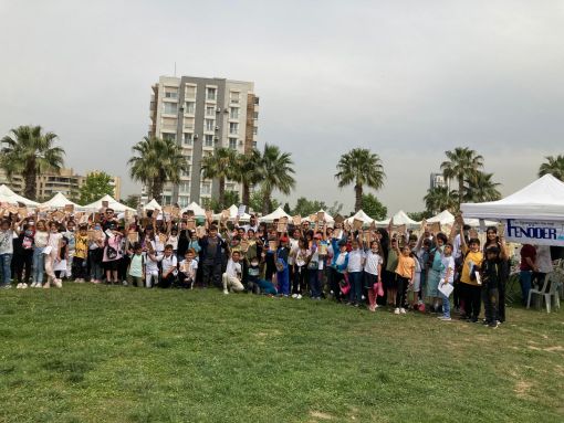 FENÖDER ve Ege Üniversitesi Eğitim Fakültesi atölyelerinden oluşan etkinliğe Karşıyaka Belediyesi destek oldu ve dezavantajlı yerleşim yerlerinden gelen öğrencilere etkili atölyeler gerçekleştirdik. 